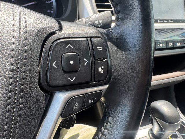 used 2019 Toyota Highlander car, priced at $27,995