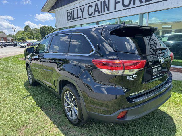 used 2019 Toyota Highlander car, priced at $27,995