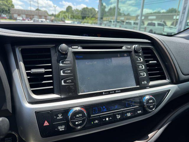used 2019 Toyota Highlander car, priced at $27,995
