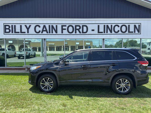 used 2019 Toyota Highlander car, priced at $27,995