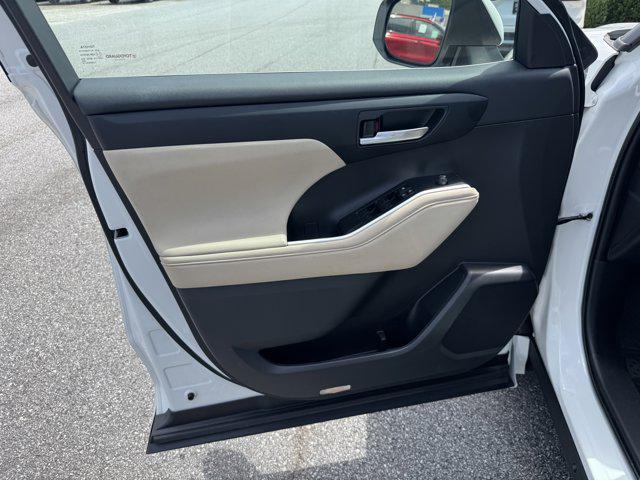 used 2023 Toyota Highlander car, priced at $36,995