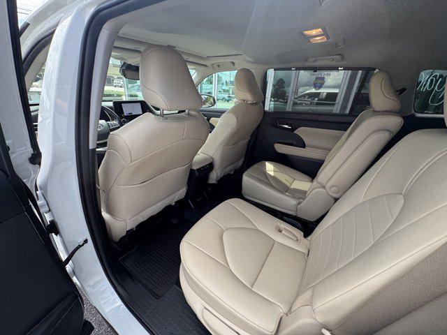used 2023 Toyota Highlander car, priced at $36,995