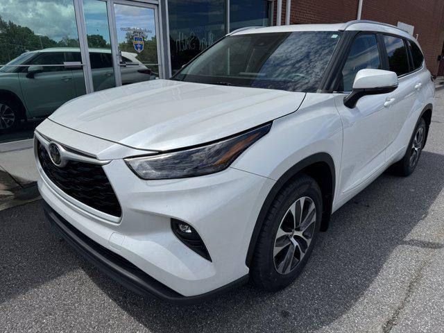 used 2023 Toyota Highlander car, priced at $36,995