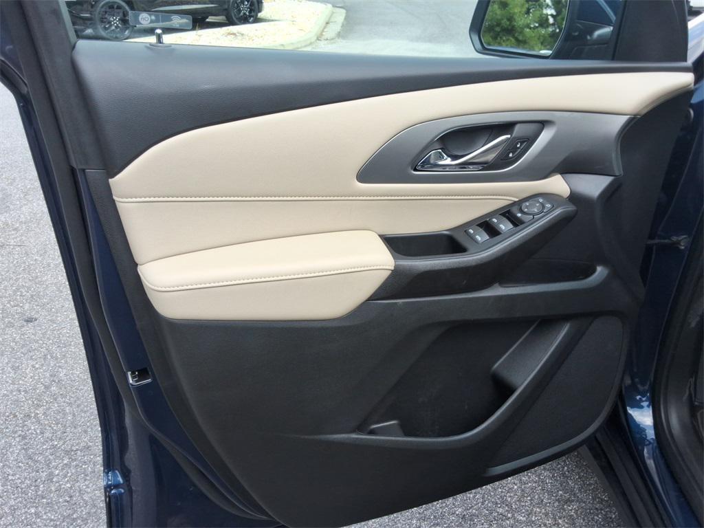 used 2023 Chevrolet Traverse car, priced at $32,566