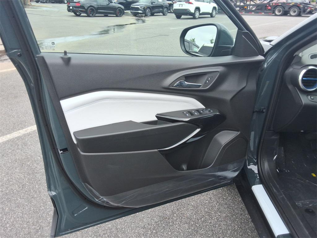 new 2025 Chevrolet Trax car, priced at $23,595