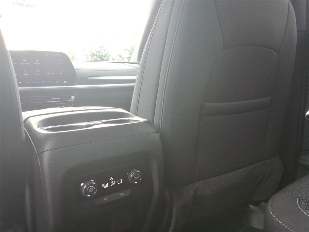 new 2026 Chevrolet Traverse car, priced at $43,021