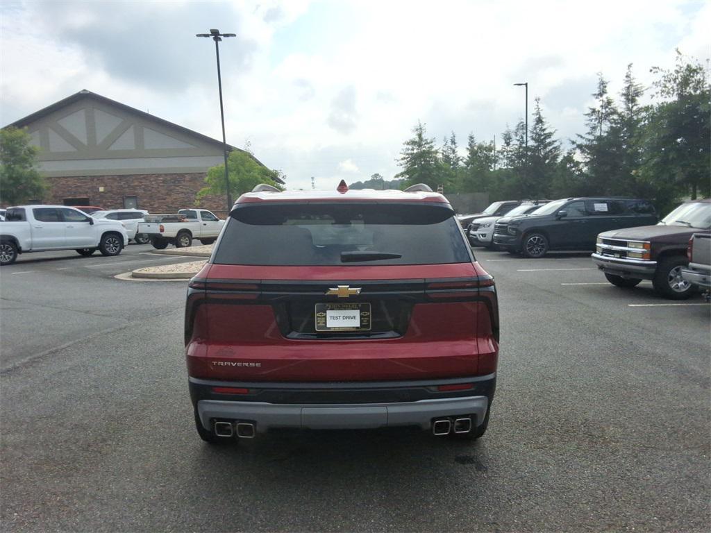 new 2026 Chevrolet Traverse car, priced at $43,021