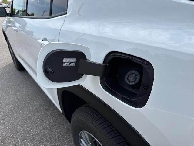 new 2025 Chevrolet Traverse car, priced at $40,933