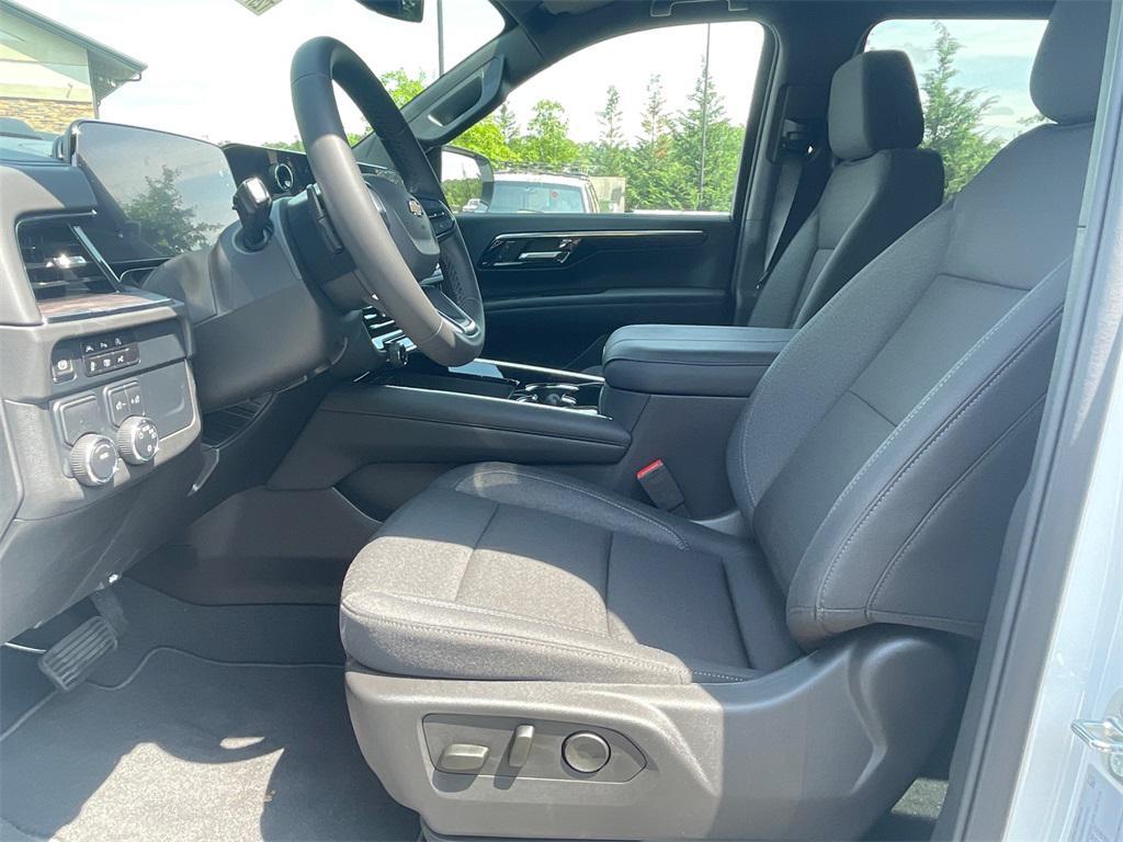 new 2025 Chevrolet Suburban car, priced at $60,877