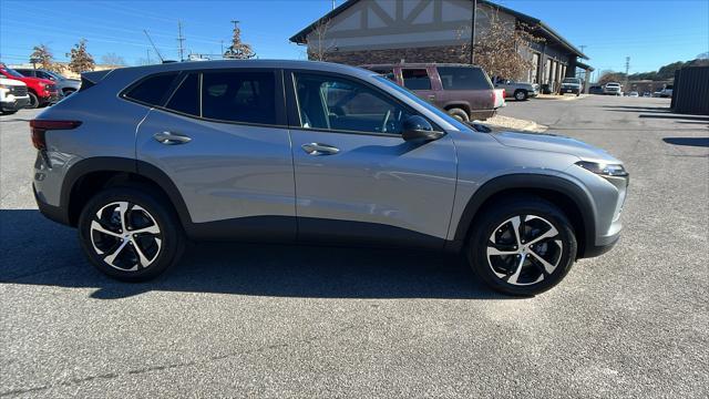 new 2025 Chevrolet Trax car, priced at $27,085