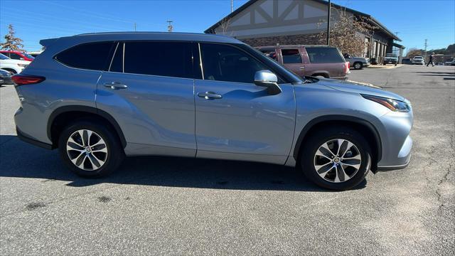 used 2021 Toyota Highlander car, priced at $32,456