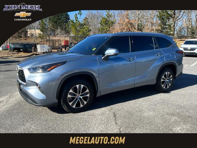 used 2021 Toyota Highlander car, priced at $32,456