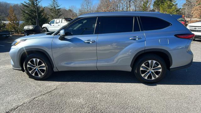 used 2021 Toyota Highlander car, priced at $32,456