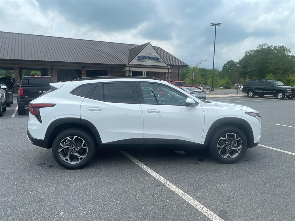 new 2025 Chevrolet Trax car, priced at $25,920