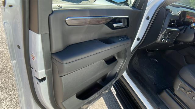 new 2025 Chevrolet Tahoe car, priced at $62,114