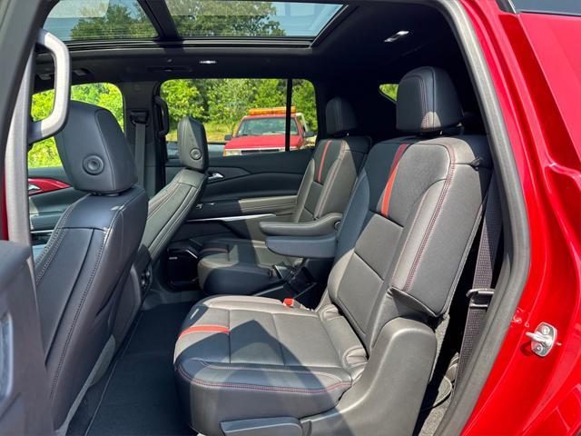 new 2025 Chevrolet Traverse car