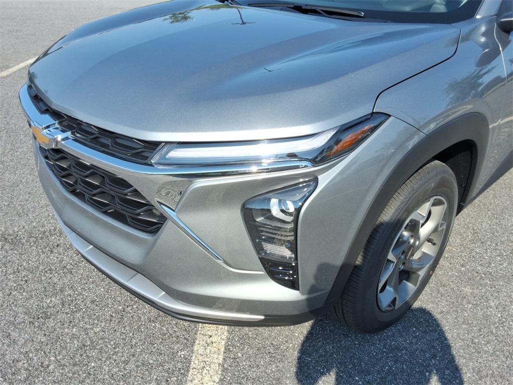 new 2025 Chevrolet Trax car, priced at $23,595
