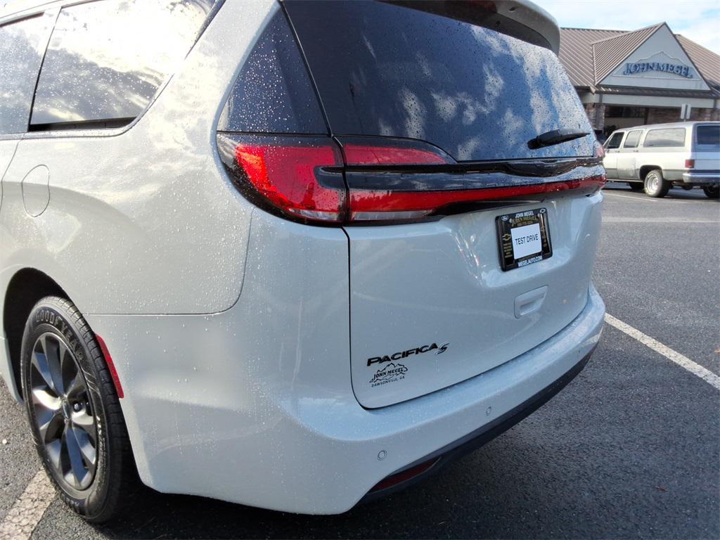 used 2021 Chrysler Pacifica car, priced at $19,599