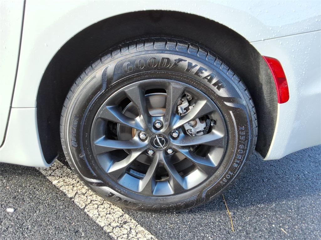 used 2021 Chrysler Pacifica car, priced at $19,599