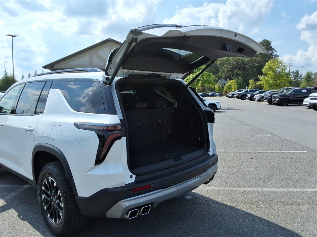 used 2024 Chevrolet Traverse car, priced at $45,999