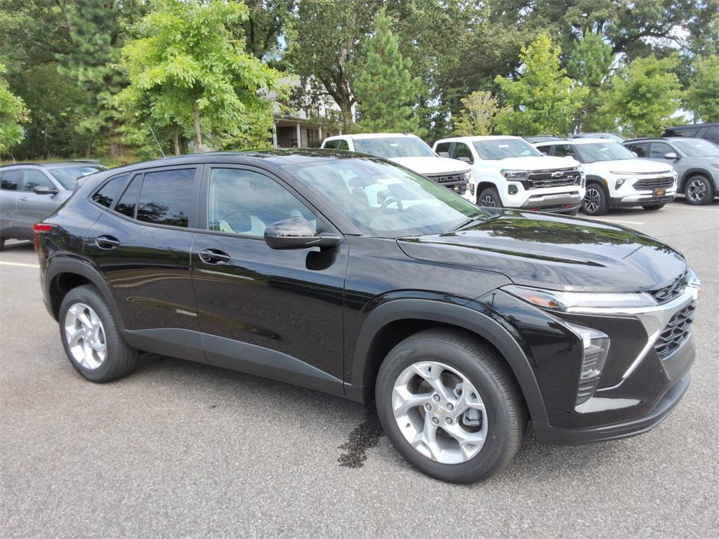 new 2025 Chevrolet Trax car, priced at $22,390