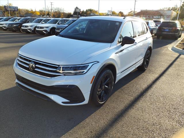 new 2024 Volkswagen Tiguan car, priced at $33,312