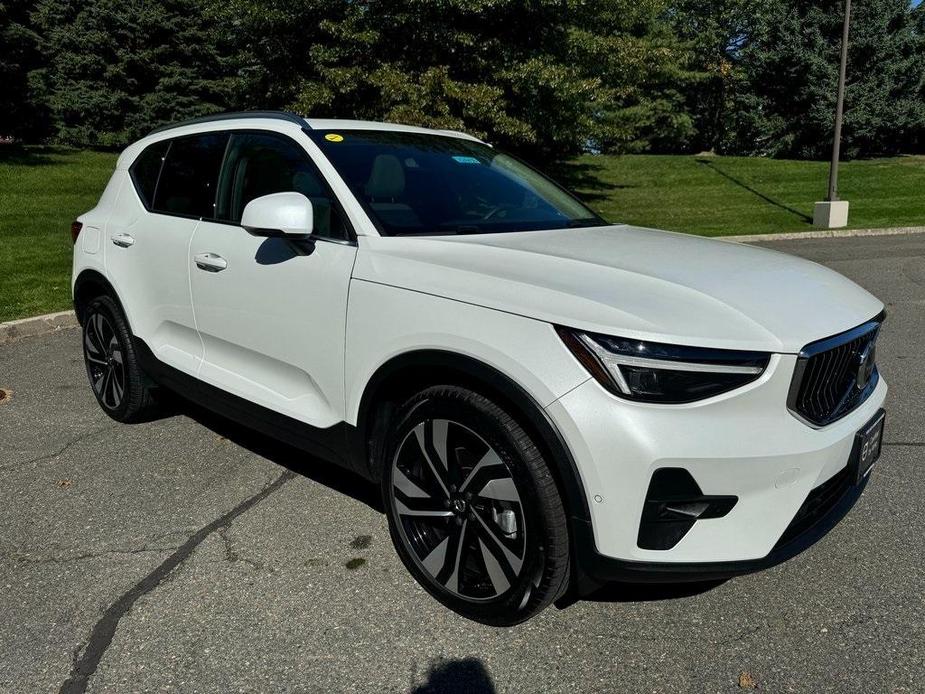 new 2024 Volvo XC40 car, priced at $45,975