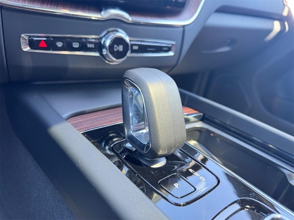new 2025 Volvo XC60 car, priced at $54,545