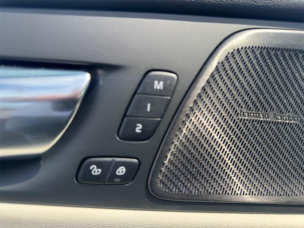 new 2025 Volvo XC60 car, priced at $63,194