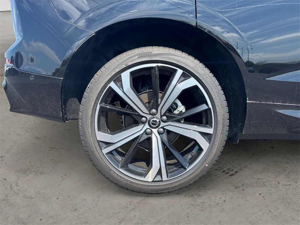 new 2025 Volvo XC60 car, priced at $63,194
