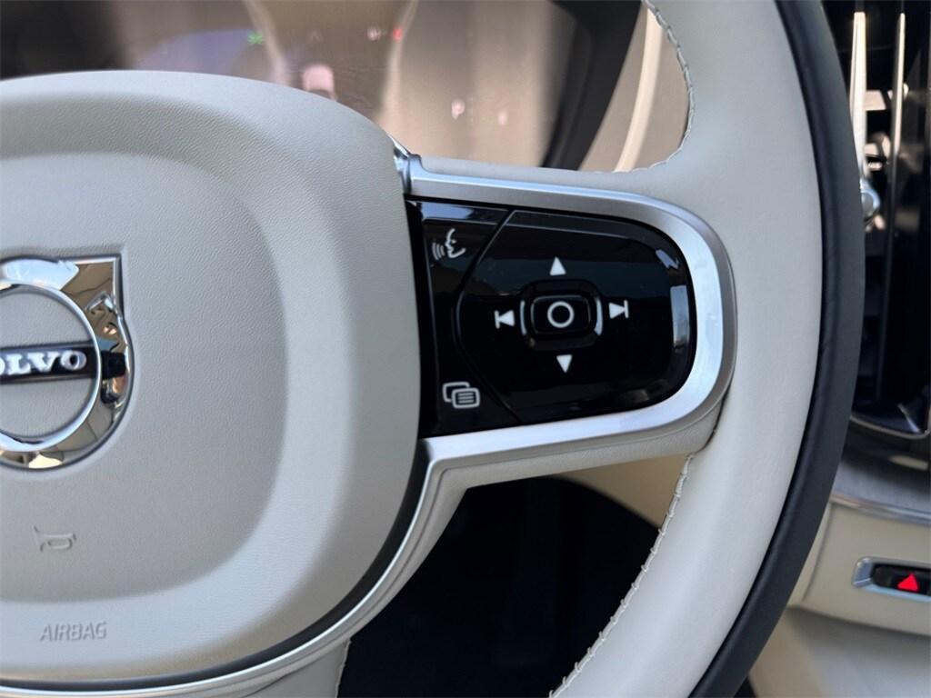 new 2025 Volvo XC60 car, priced at $60,660