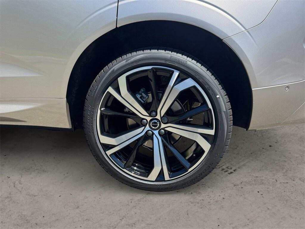 new 2025 Volvo XC60 car, priced at $60,660