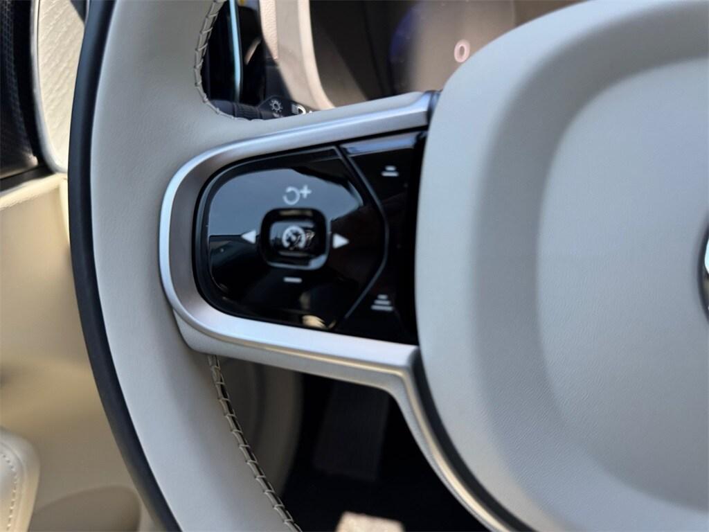 new 2025 Volvo XC60 car, priced at $60,660