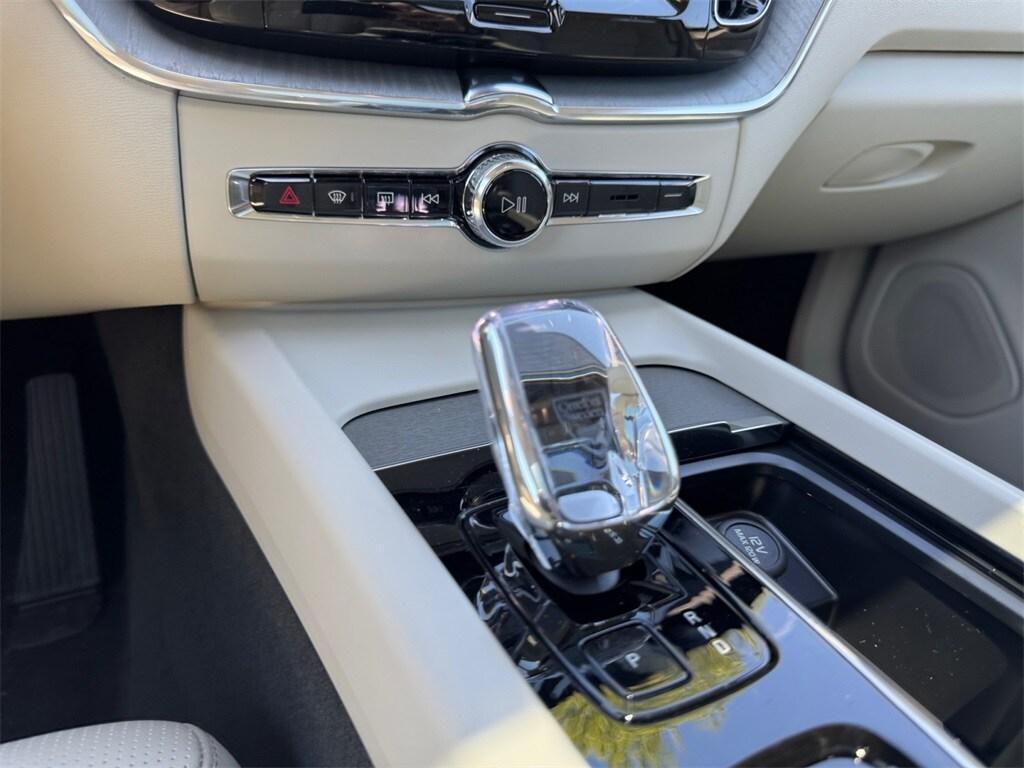 new 2025 Volvo XC60 car, priced at $60,660