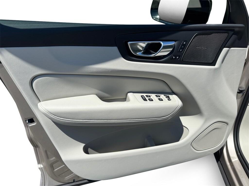 new 2025 Volvo XC60 car, priced at $60,660