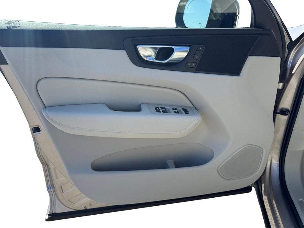 new 2025 Volvo XC60 car
