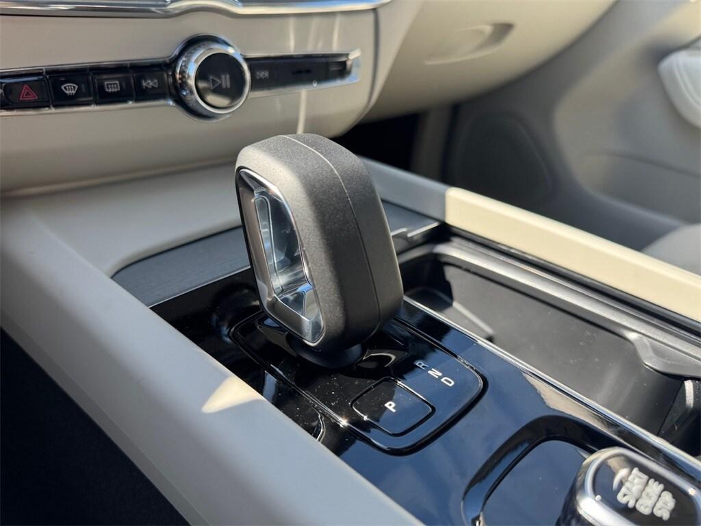 new 2025 Volvo XC60 car, priced at $55,360