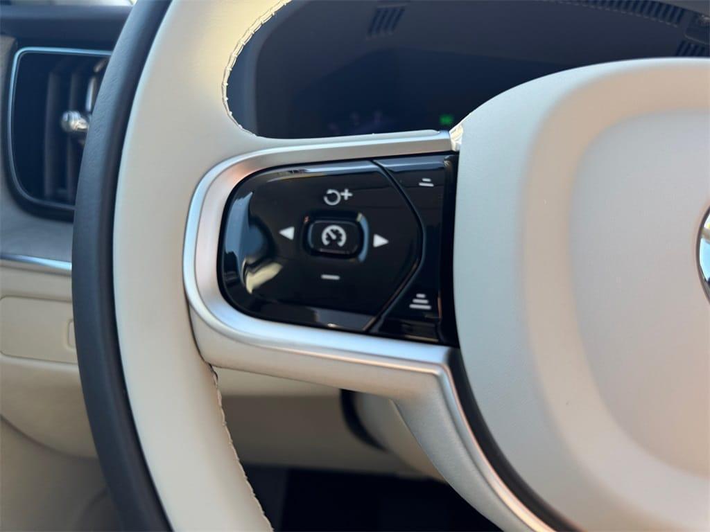 new 2025 Volvo XC60 car