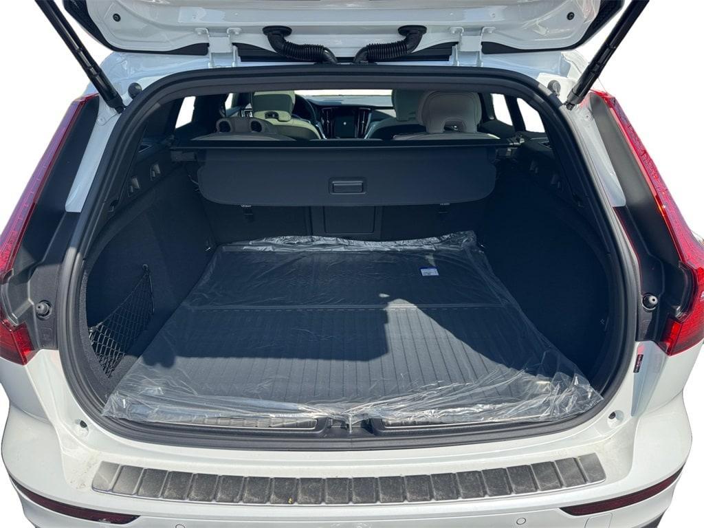 new 2025 Volvo V60 Cross Country car