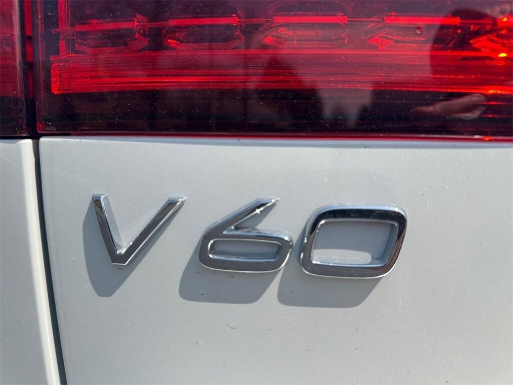 new 2025 Volvo V60 Cross Country car