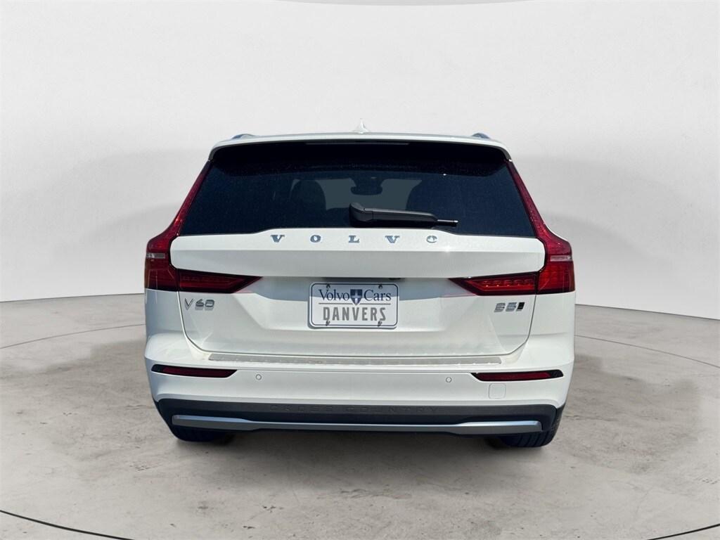 new 2025 Volvo V60 Cross Country car