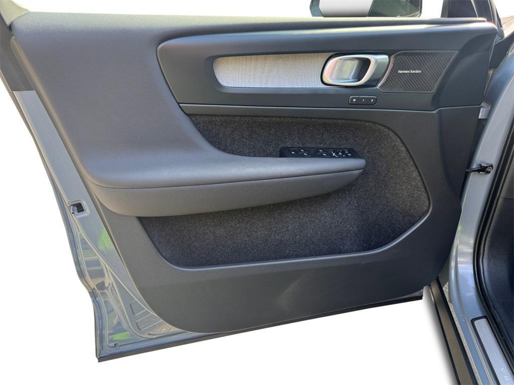 used 2023 Volvo XC40 car, priced at $34,527