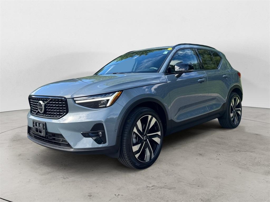 used 2023 Volvo XC40 car, priced at $34,527