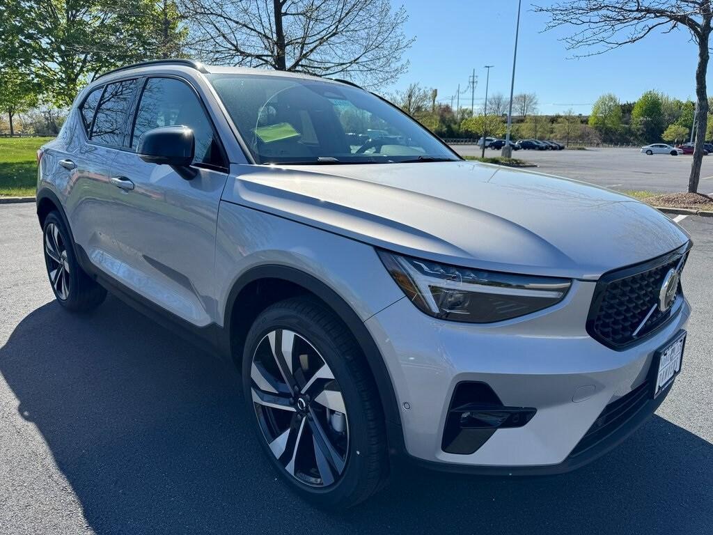 new 2024 Volvo XC40 car, priced at $45,975