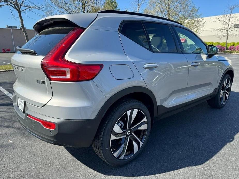 new 2024 Volvo XC40 car, priced at $45,975