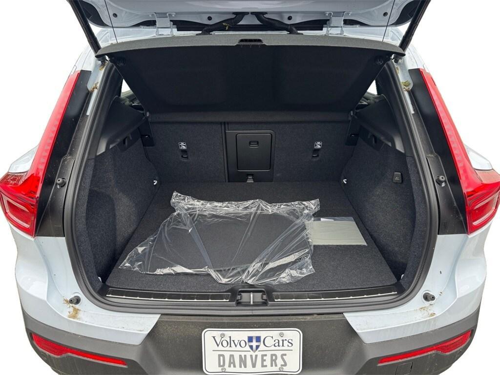 new 2025 Volvo XC40 car, priced at $51,145