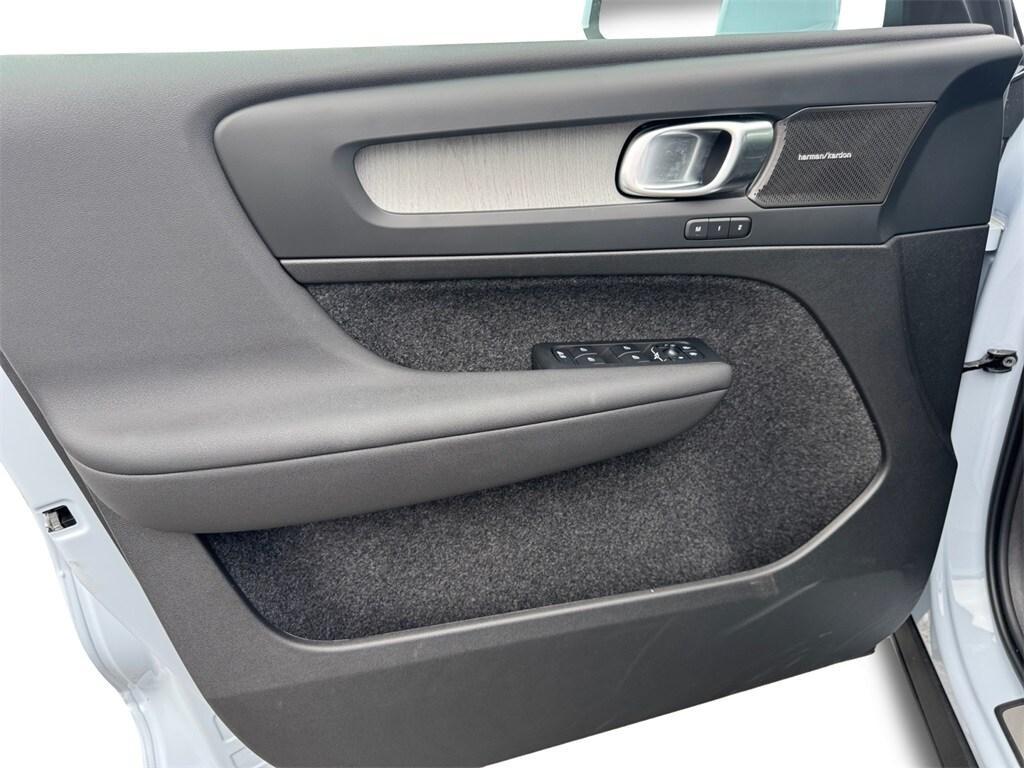 new 2025 Volvo XC40 car, priced at $51,145