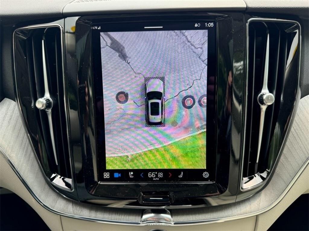 new 2025 Volvo XC60 Plug-In Hybrid car