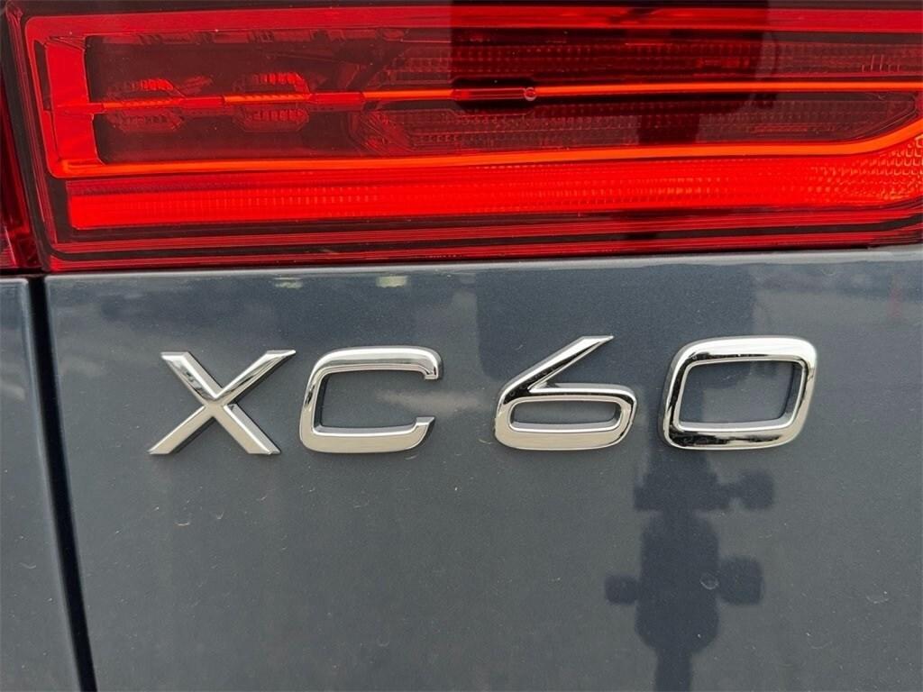 new 2025 Volvo XC60 Plug-In Hybrid car