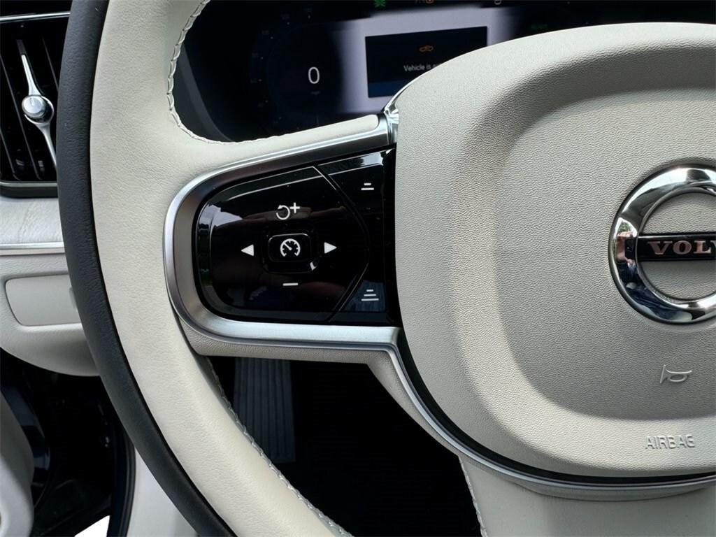 new 2025 Volvo XC60 Plug-In Hybrid car